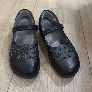 Naot Toatoa Leather Metallic Black Road May Jane Flats Womens